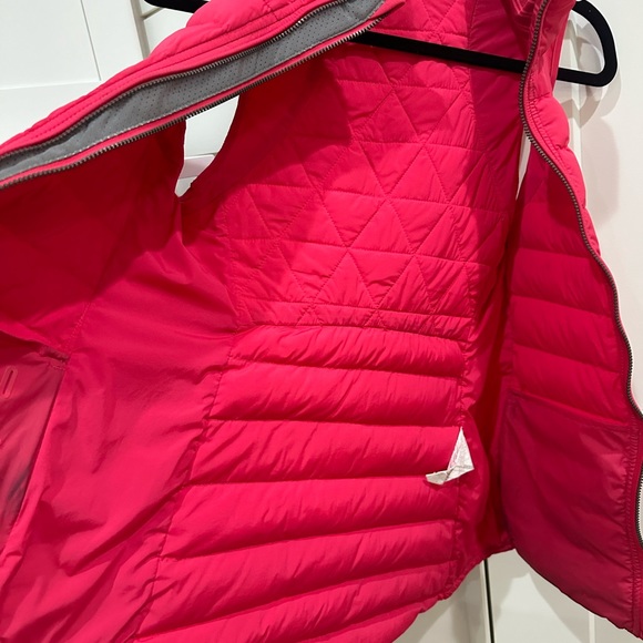 (2351) LULULEMON Fluffed Up Vest in BOOM JUICE Sz 4 ** - Picture 7 of 13